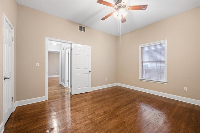Building Photo - 1809 W 39th St