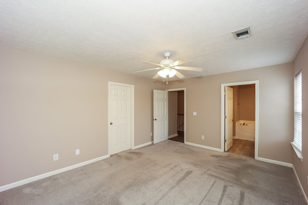 Building Photo - 55 Roxbury Ln