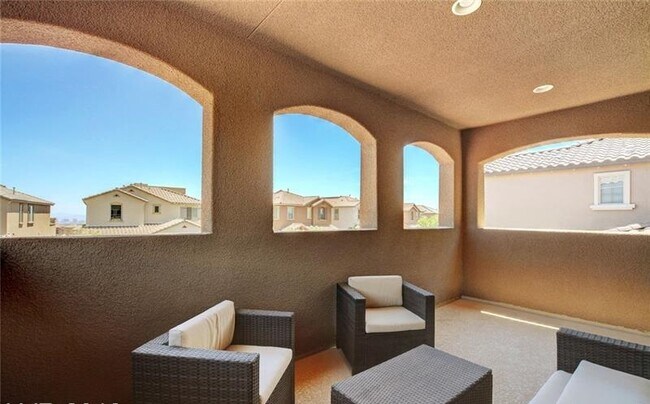 Building Photo - 443 Astillero St