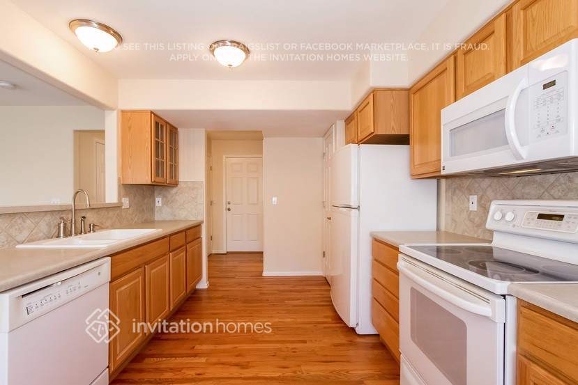 Building Photo - 524 Fox Run Cir