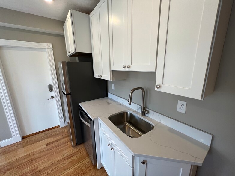 Building Photo - 4 Gilson Ter