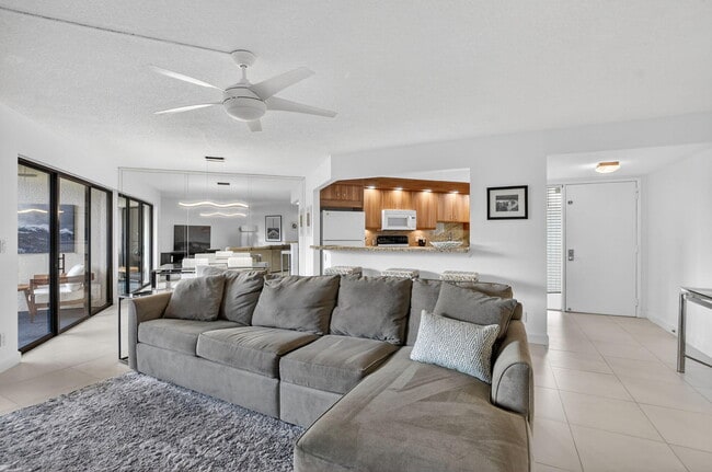Building Photo - 5851 Camino Del Sol