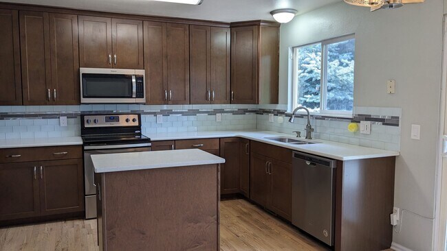 Building Photo - MODERN TWO STORY 3 BED/2.5 BATH WITH FENCE...