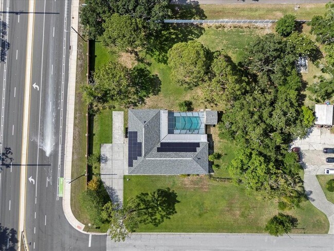 Building Photo - 903 Tomahawk Trail