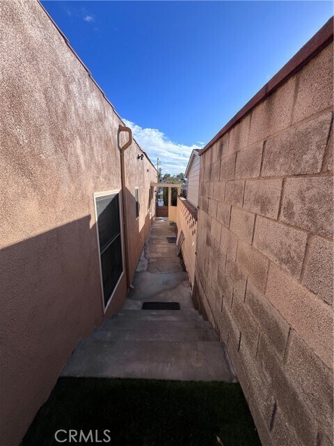 Building Photo - 609 Hillcrest St
