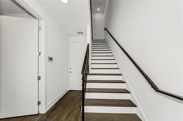 Building Photo - 1961 Dowgate Ct