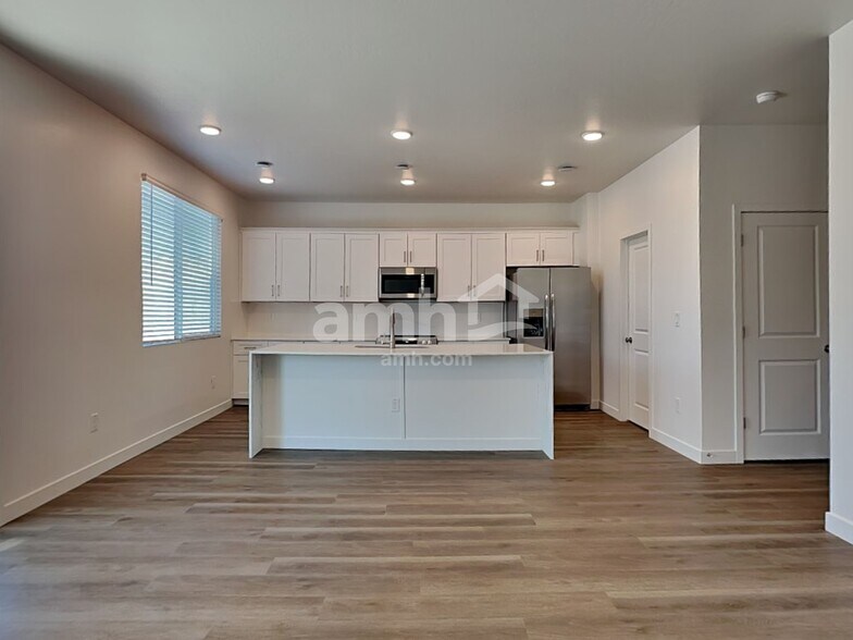 Building Photo - 9757 W Luxton Ln