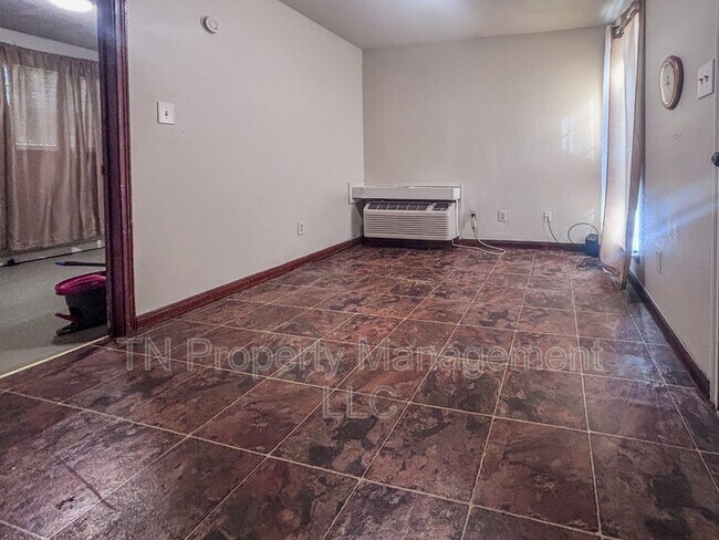 Building Photo - 202 Rue Royale