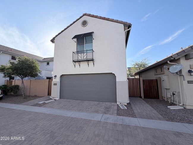 Building Photo - 2518 E Boston St