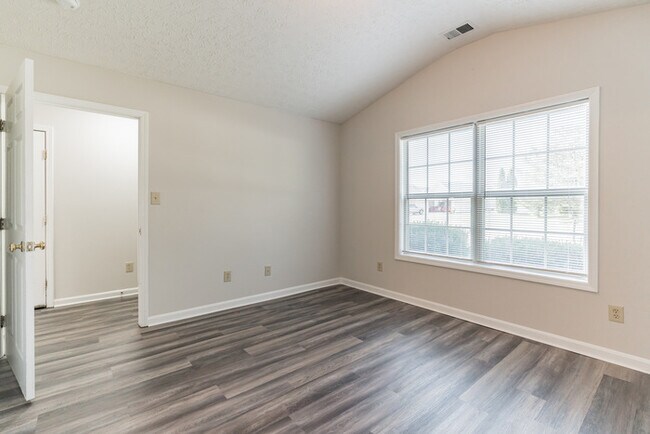 Building Photo - Three bedroom rental on Woodhaven Pl