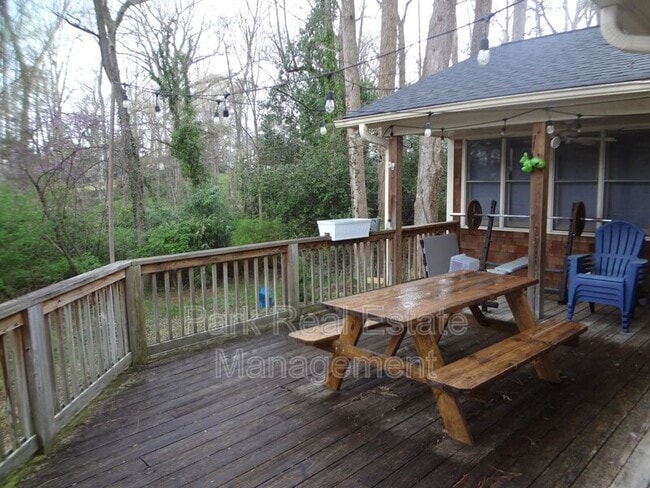 Building Photo - 806 Woodland Ave