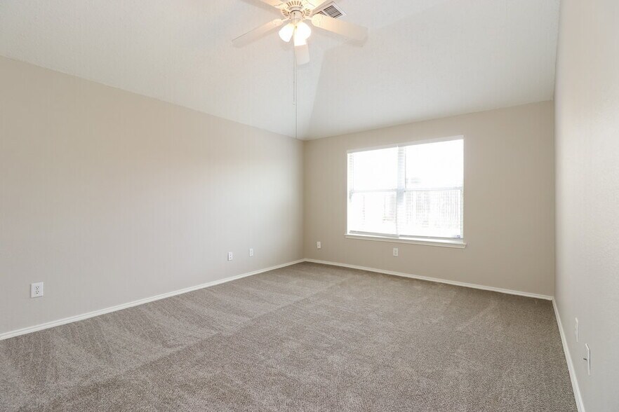 Building Photo - 816 Beaver Creek Dr