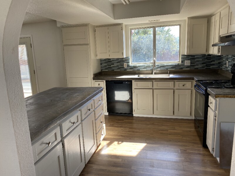 Building Photo - 3871 W Mars St