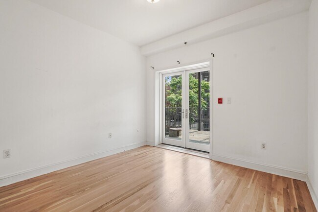 Building Photo - 127 Clinton St