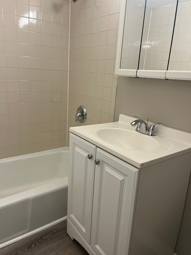 Building Photo - 8817 S Roberts Rd