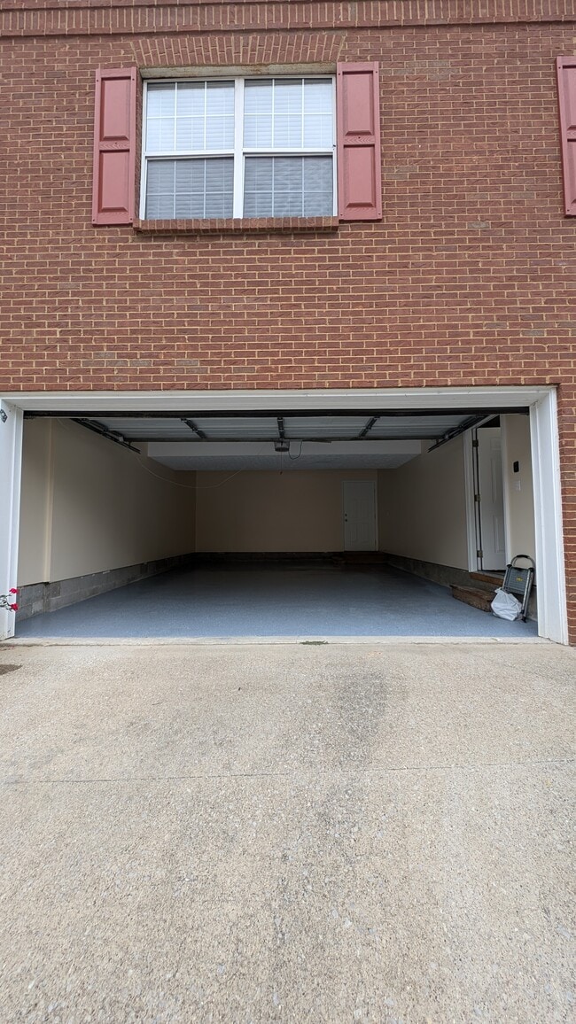 Building Photo - 1185 Ashford Ln