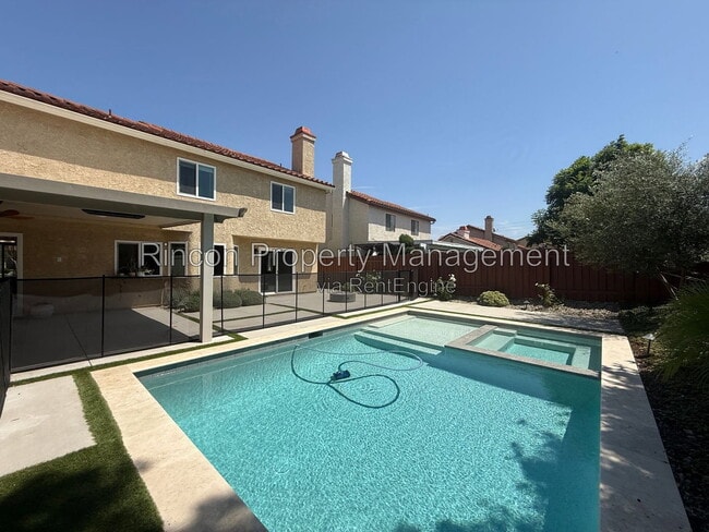 Building Photo - 13106 Knotty Pine St