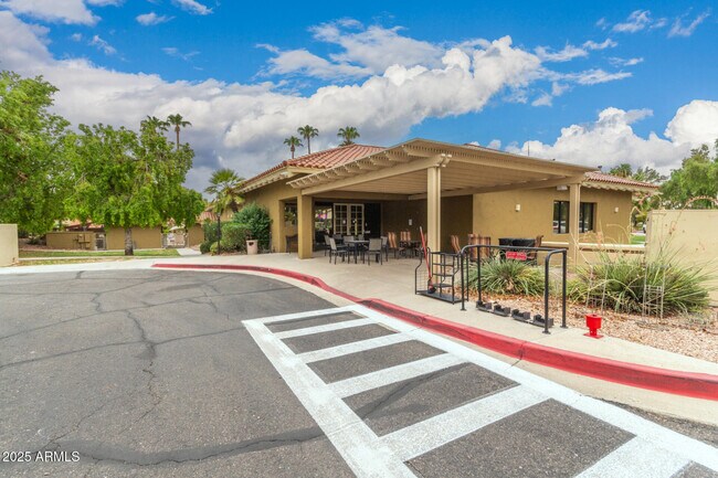 Building Photo - 14300 W Bell Rd