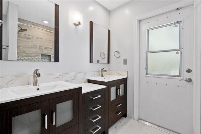 Building Photo - 15575 Woodmar Ct