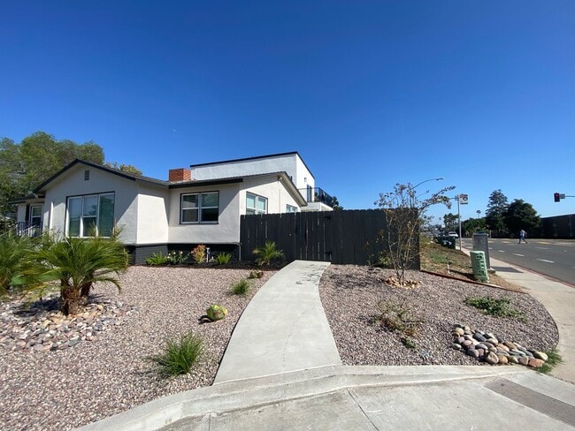 Building Photo - 4 BD/2BA on the Corner of Montezuma & La D...