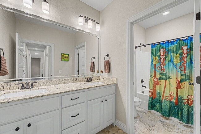 Building Photo - 4 bedroom 2 bath Praire Grove Home! Upgrades Galore!