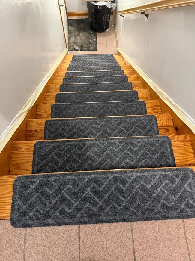 Building Photo - 61 Tracey St