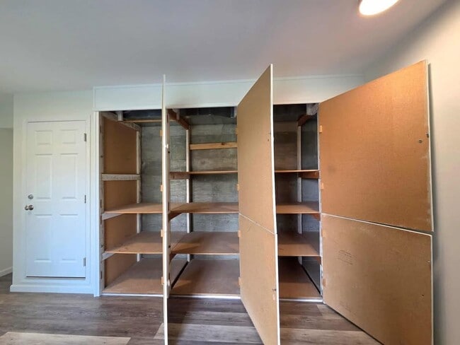 Building Photo - Stunning 4 Bedroom, 3 Bathroom Home, with ...