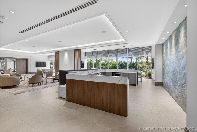 Building Photo - 220 Lake Shore Dr
