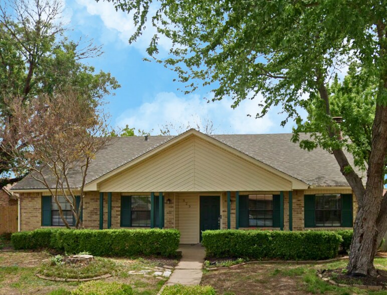 Primary Photo - 325 Hemlock Dr