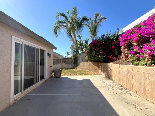 Building Photo - 3 bed, 2 bath located in Riverside!