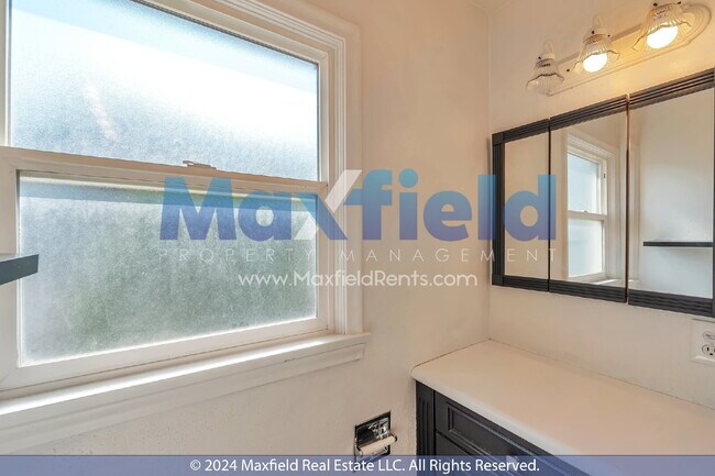 Building Photo - SUGAR HOUSE - 3 BD 1 BA Pet Friendly