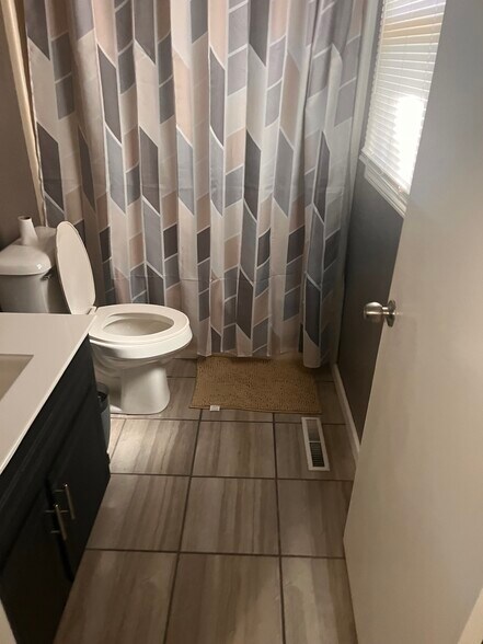 Building Photo - 2829 E Wood St