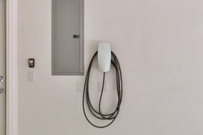 Building Photo - 1526 Ojeman Rd