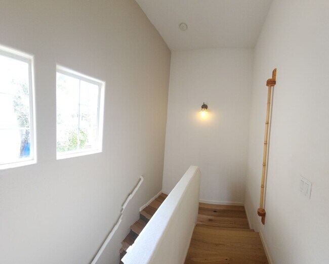 Building Photo - Contemporary Beautiful Spacious 4 bed 3 bath home