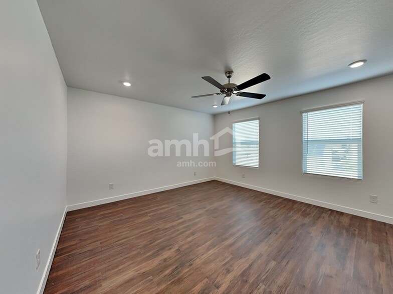 Building Photo - 2128 W Alicia Dr