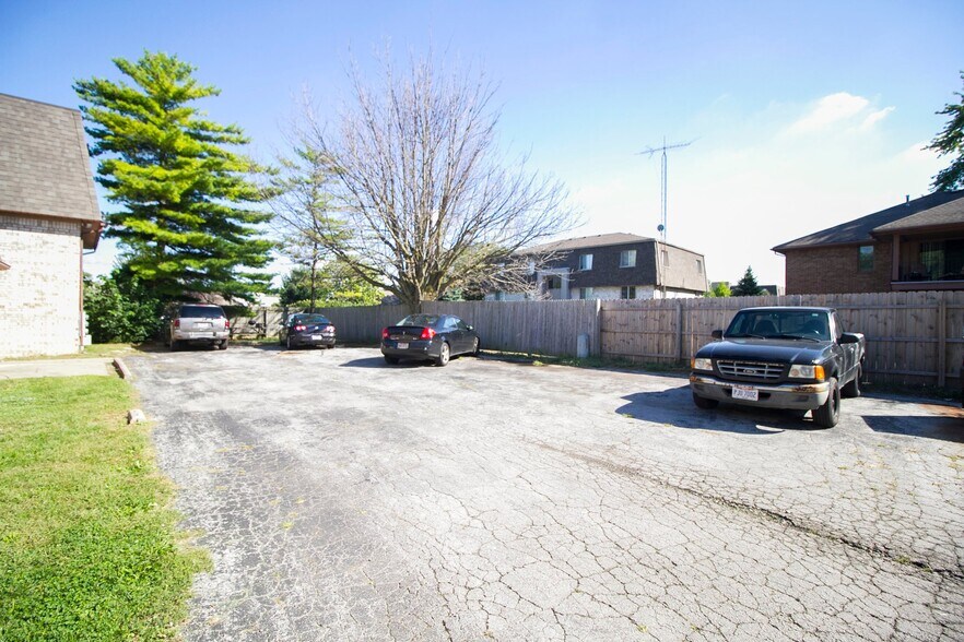 Building Photo - 5359 Cresthaven Ln
