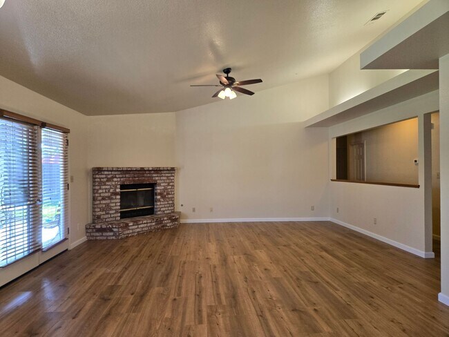 Building Photo - 20427 Sparrow Ct