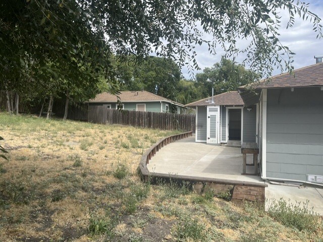 Building Photo - 2069 Solano Way