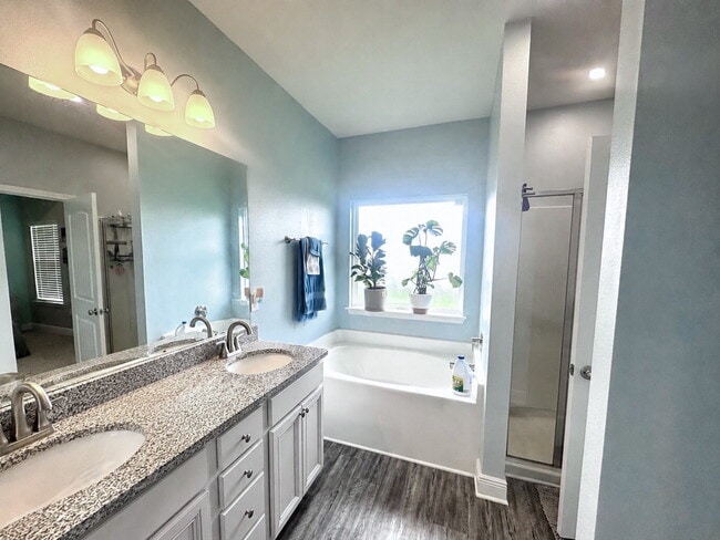 Building Photo - Beautiful waterfront Brick Home in Andrews Plantation.