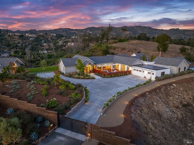 Building Photo - 987 Mark West Springs Rd