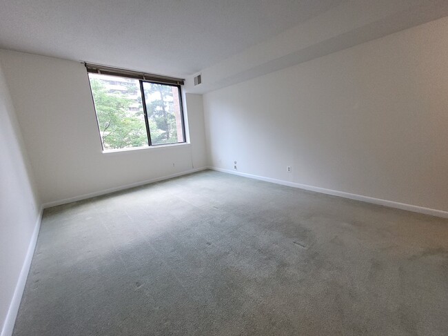 Bedroom - 3709 S George Mason Dr