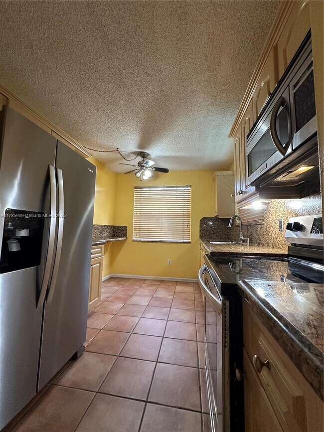 Building Photo - 2653 SE 20th Ct