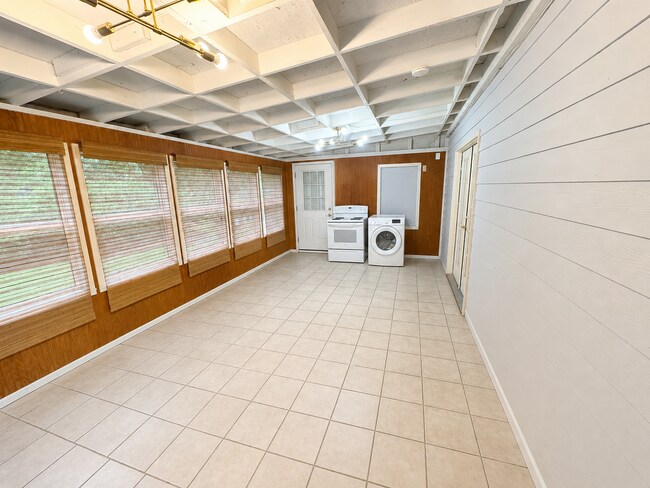 Building Photo - 449 Green Acres Rd