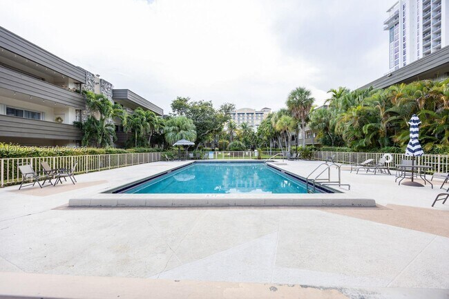 Building Photo - 8335 SW 72nd Ave
