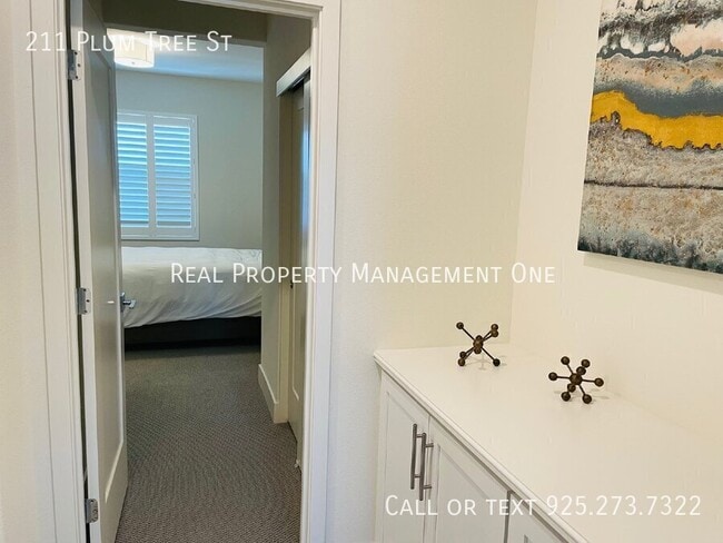 Building Photo - 211 Plum Tree St