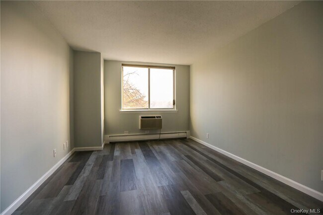 Building Photo - 14 Nosband Ave