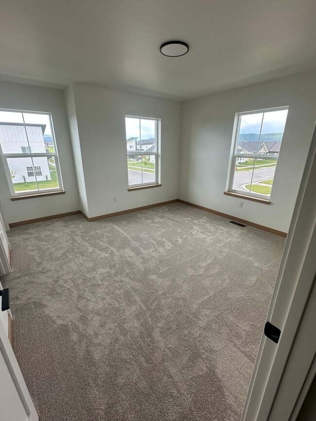 Building Photo - New 3 bed 3 bath w/garage for Rent - Kalispell Townhouse