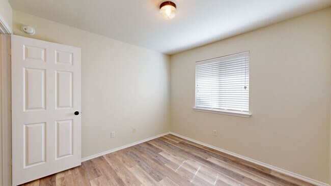Building Photo - REMODELED BEAUTY WAITING FOR YOU BY FORT H...