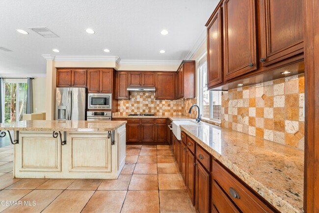 Building Photo - 186 Parkside Dr