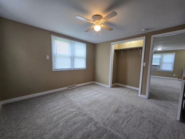 Building Photo - 2 Bedroom Home in Normal